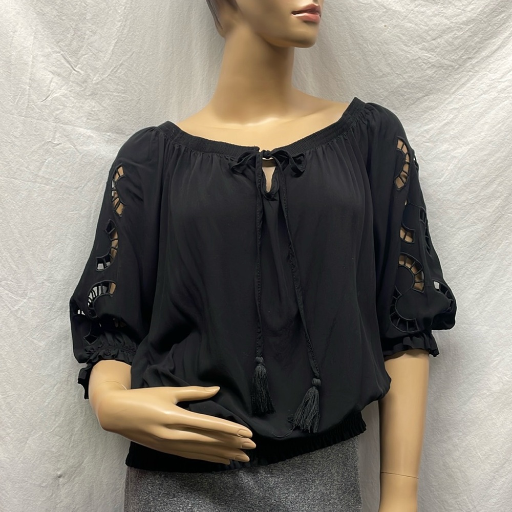 Solitaire Women's Black Cut Out Design 3/4 Sleeve Top